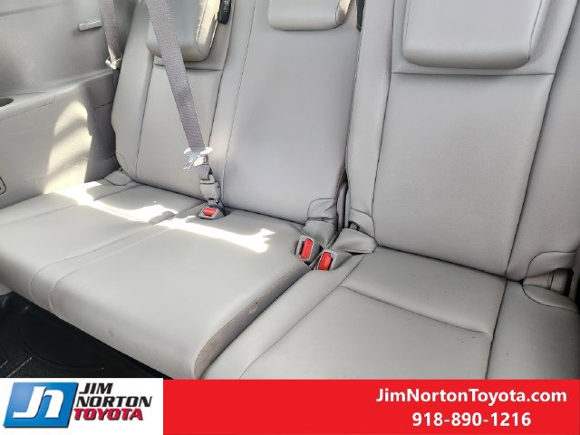 Used 2019 Toyota Highlander Limited FWD image 32