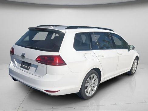 Used 2017 Volkswagen Golf SE image 13