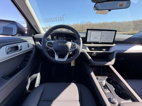 New 2026 Ford Explorer Active w/ Active Comfort Package image 30