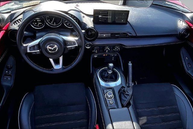 Used 2025 MAZDA MX-5 Miata RF Club w/ Weather Package RWD image 7