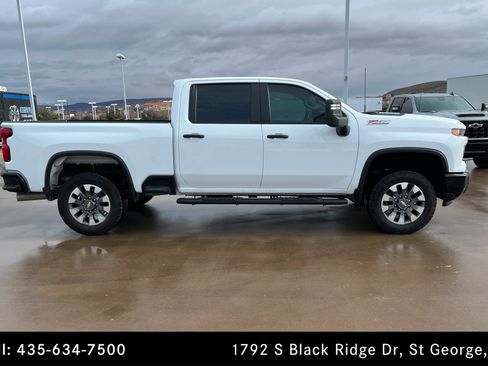Used 2024 Chevrolet Silverado 2500 Custom w/ Custom Value Package image 6