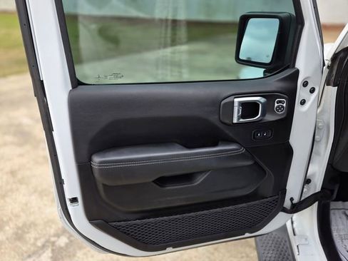 Used 2022 Jeep Wrangler Unlimited Sahara w/ Cold Weather Group image 19