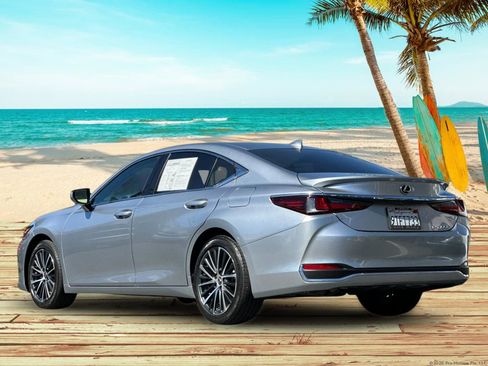 Used 2025 Lexus ES 300h w/ Premium Package image 4