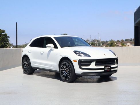 Certified 2022 Porsche Macan AWD/4WD image 7