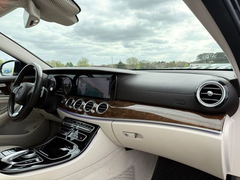 Used 2017 Mercedes-Benz E 300 4MATIC image 38