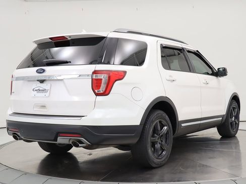 Used 2018 Ford Explorer XLT w/ Equipment Group 202A FWD image 5