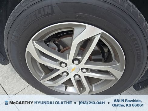 Used 2017 Chevrolet Equinox Premier w/ Enhanced Convenience Package AWD/4WD image 19