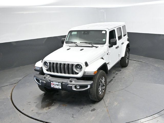 Used 2025 Jeep Wrangler Unlimited Sahara AWD/4WD image 40