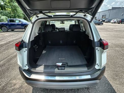Certified 2023 Nissan Rogue SV w/ SV Premium B Package AWD/4WD image 24