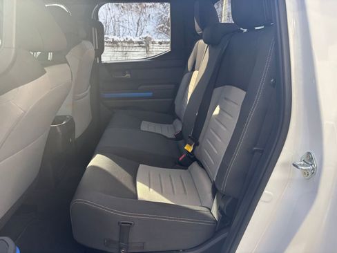 Used 2025 Toyota Tacoma TRD Off-Road image 24