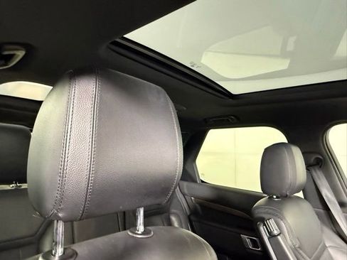 Used 2020 Land Rover Discovery HSE image 35