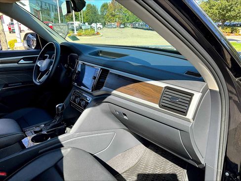 Used 2022 Volkswagen Atlas SE image 14