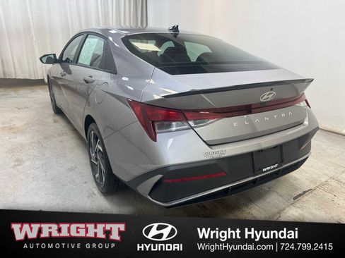 Certified 2025 Hyundai Elantra Sport FWD image 4