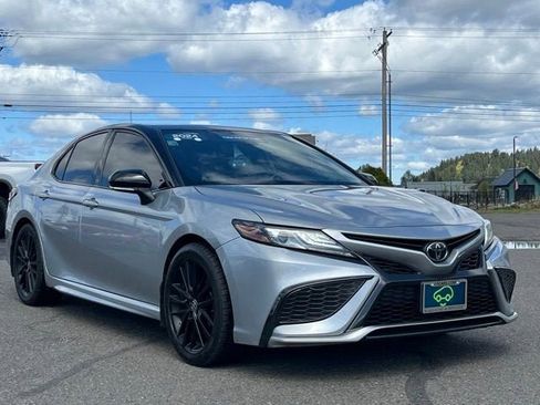 Used 2022 Toyota Camry XSE w/ Carpet Mat Package (TMS) FWD image 2