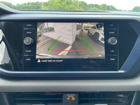 Used 2023 Volkswagen Taos SE w/ Panoramic Sunroof Package FWD image 20