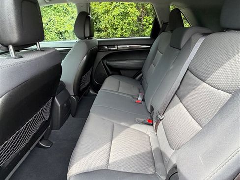 Used 2012 Kia Sorento LX w/ Convenience Pkg FWD image 20