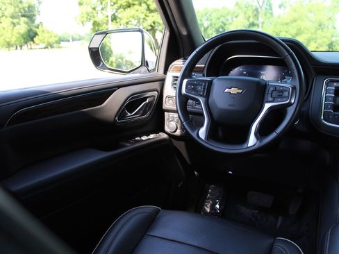 Used 2024 Chevrolet Suburban Premier AWD/4WD image 10