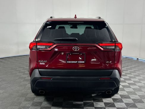 Used 2022 Toyota RAV4 XLE Premium FWD image 4
