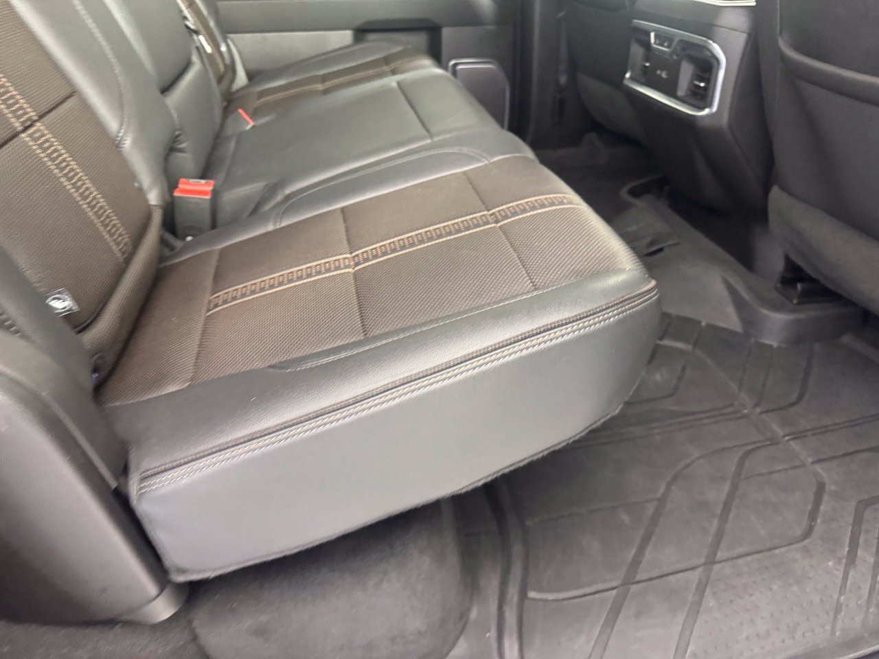Used 2024 Chevrolet Silverado 1500 High Country w/ High Country Premium Package AWD/4WD image 36