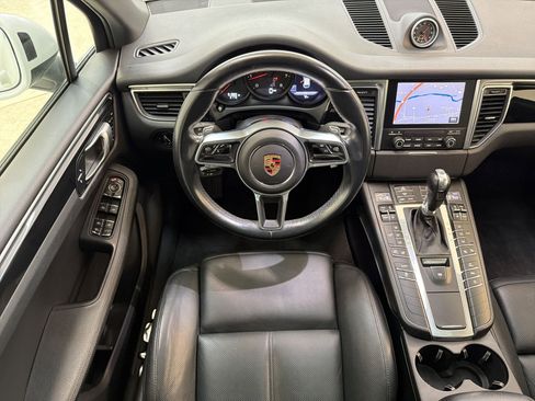 Used 2018 Porsche Macan AWD/4WD image 4