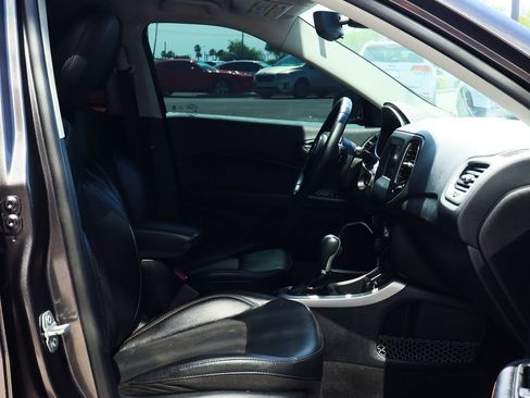 Used 2019 Jeep Compass Latitude FWD image 30