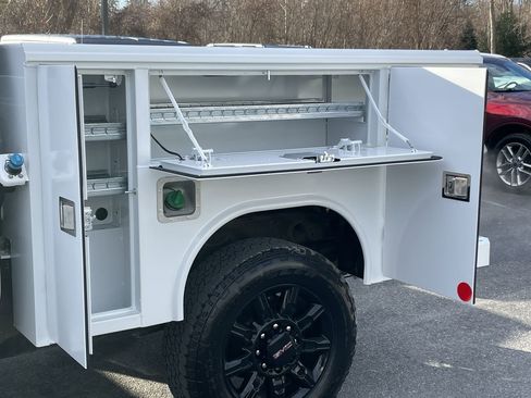 Used 2025 GMC Sierra 2500 AT4 image 42