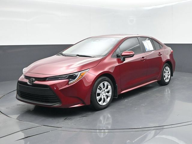 Used 2025 Toyota Corolla LE FWD image 4