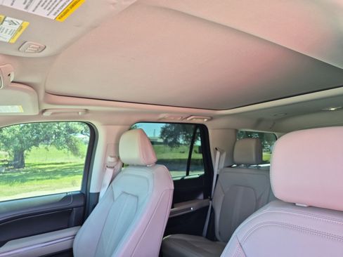 Used 2024 Ford Expedition Limited image 19