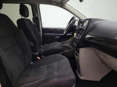 Used 2020 Dodge Grand Caravan SE image 21