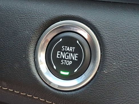 Used 2023 Cadillac Escalade Premium Luxury image 25