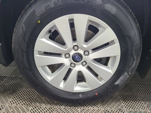 Used 2018 Subaru Outback 2.5i Premium AWD/4WD image 18