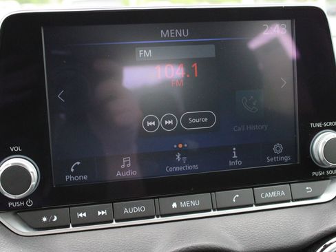 Used 2024 Nissan Sentra SV FWD image 32