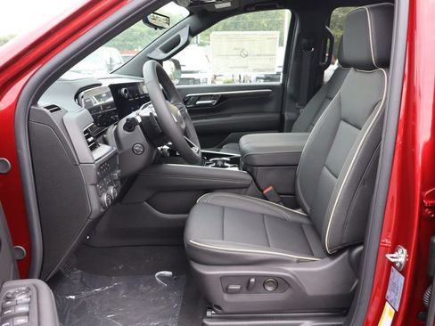New 2026 Chevrolet Suburban Premier AWD/4WD image 5