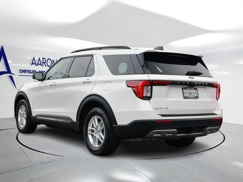 Used 2025 Ford Explorer Active w/ Active Comfort Package RWD image 2