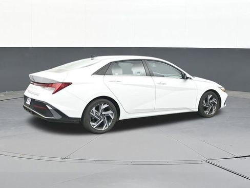 Used 2025 Hyundai Elantra SEL FWD image 16