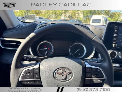 Used 2022 Toyota Highlander XLE image 17
