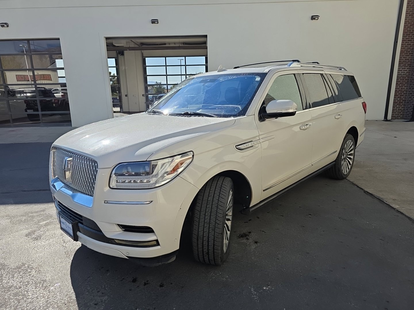 Used 2020 Lincoln Navigator L Reserve w/ Equipment Group 208A Reserve AWD/4WD image 3