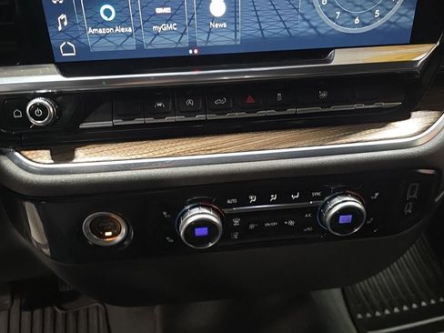 Used 2023 GMC Sierra 1500 Elevation image 14