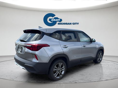 Used 2023 Kia Seltos LX AWD/4WD image 11