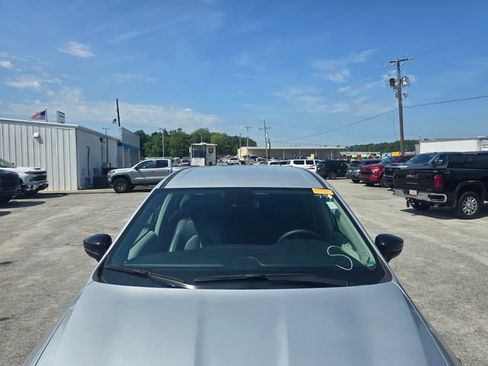 Used 2024 Chrysler Pacifica Touring-L FWD image 42