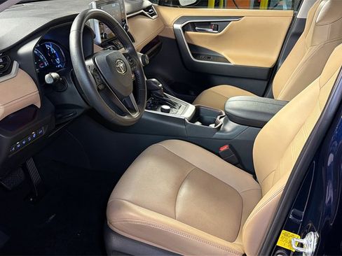 Used 2019 Toyota RAV4 Limited image 25