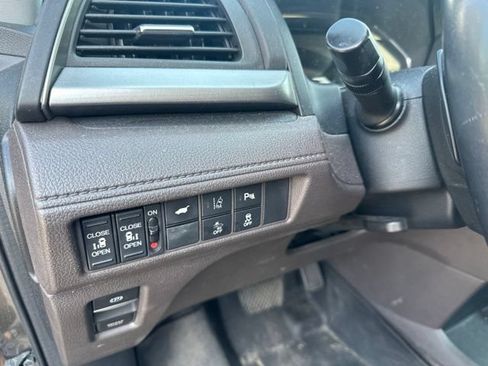 Used 2018 Honda Odyssey Touring image 7