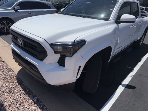 Used 2024 Toyota Tacoma SR5 AWD/4WD image 4