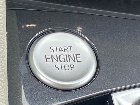 Certified 2023 Volkswagen Tiguan SE image 17