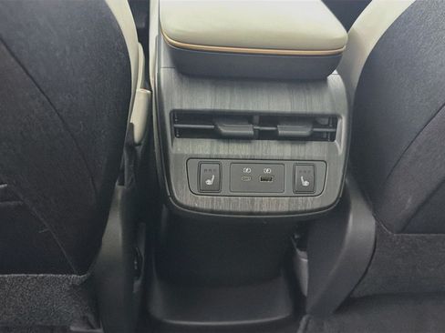 Used 2024 Nissan Ariya FWD image 27