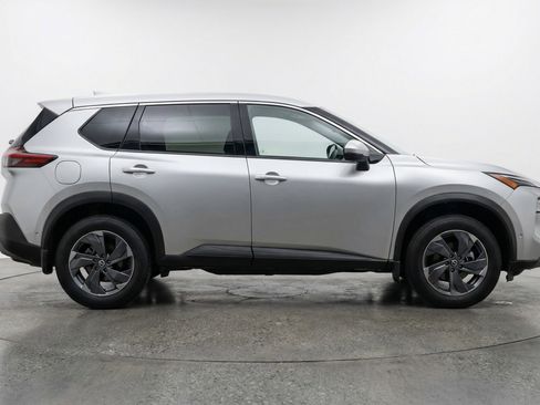 Used 2025 Nissan Rogue SV image 11