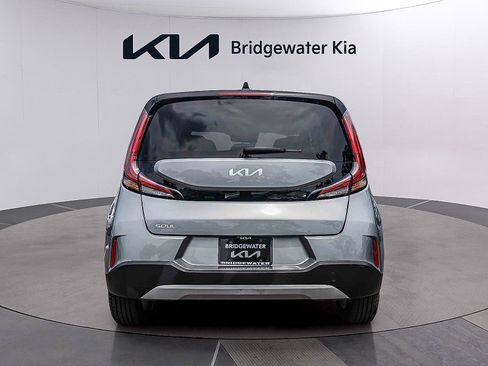 Certified 2025 Kia Soul LX w/ LX Technology Package FWD image 5
