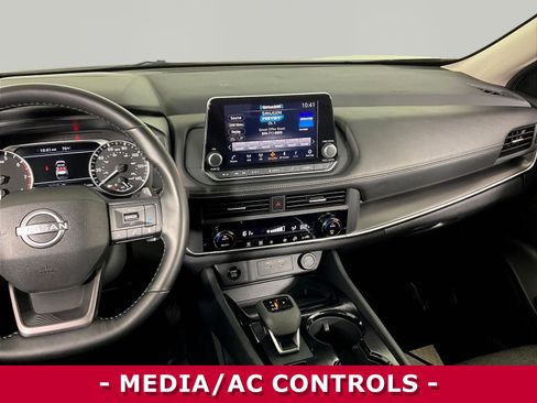 Certified 2025 Nissan Rogue SV FWD image 9