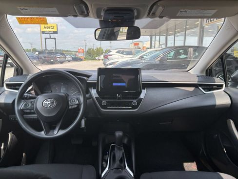 Used 2025 Toyota Corolla LE FWD image 27
