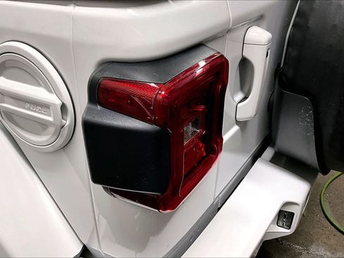 Used 2022 Jeep Wrangler Unlimited Sahara image 26